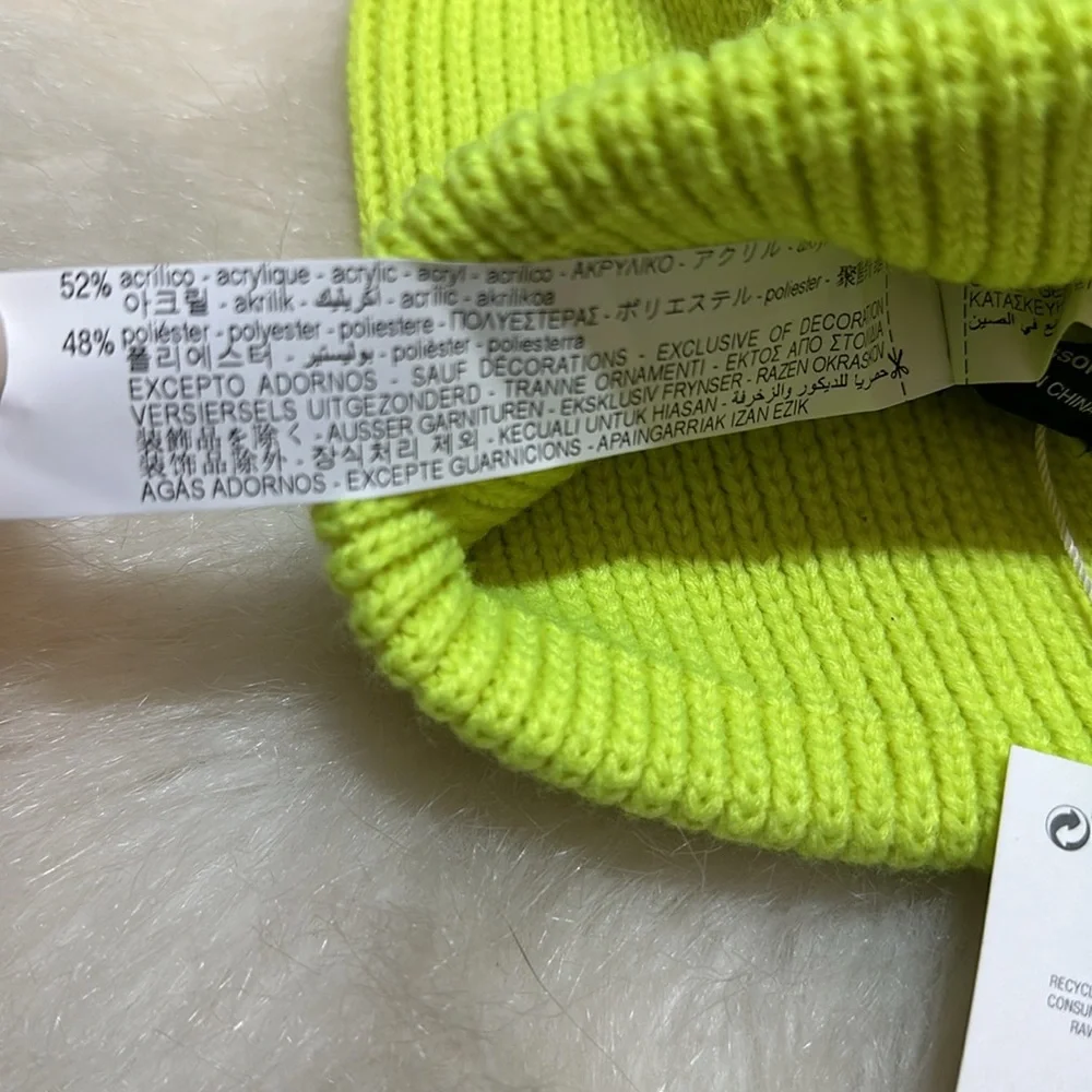ZARA  Youth Neon Yellow Beanie Size 10-14 Years.